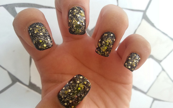 Passo a Passo: Unhas Pretas com Glitter Degradê Perfeitas
