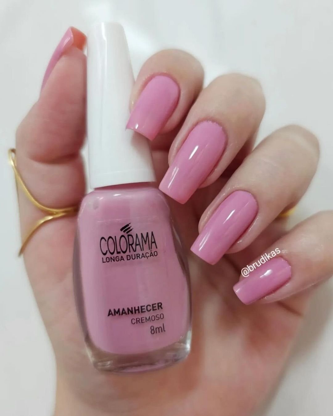 Esmalte rosa claro: Dicas de uso e combinações elegantes
