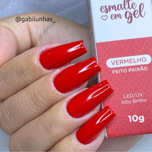 Esmalte vermelho para pele clara