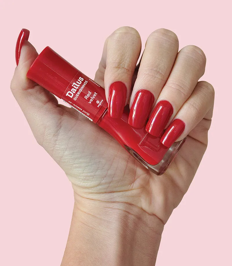 Esmalte vermelho fechado