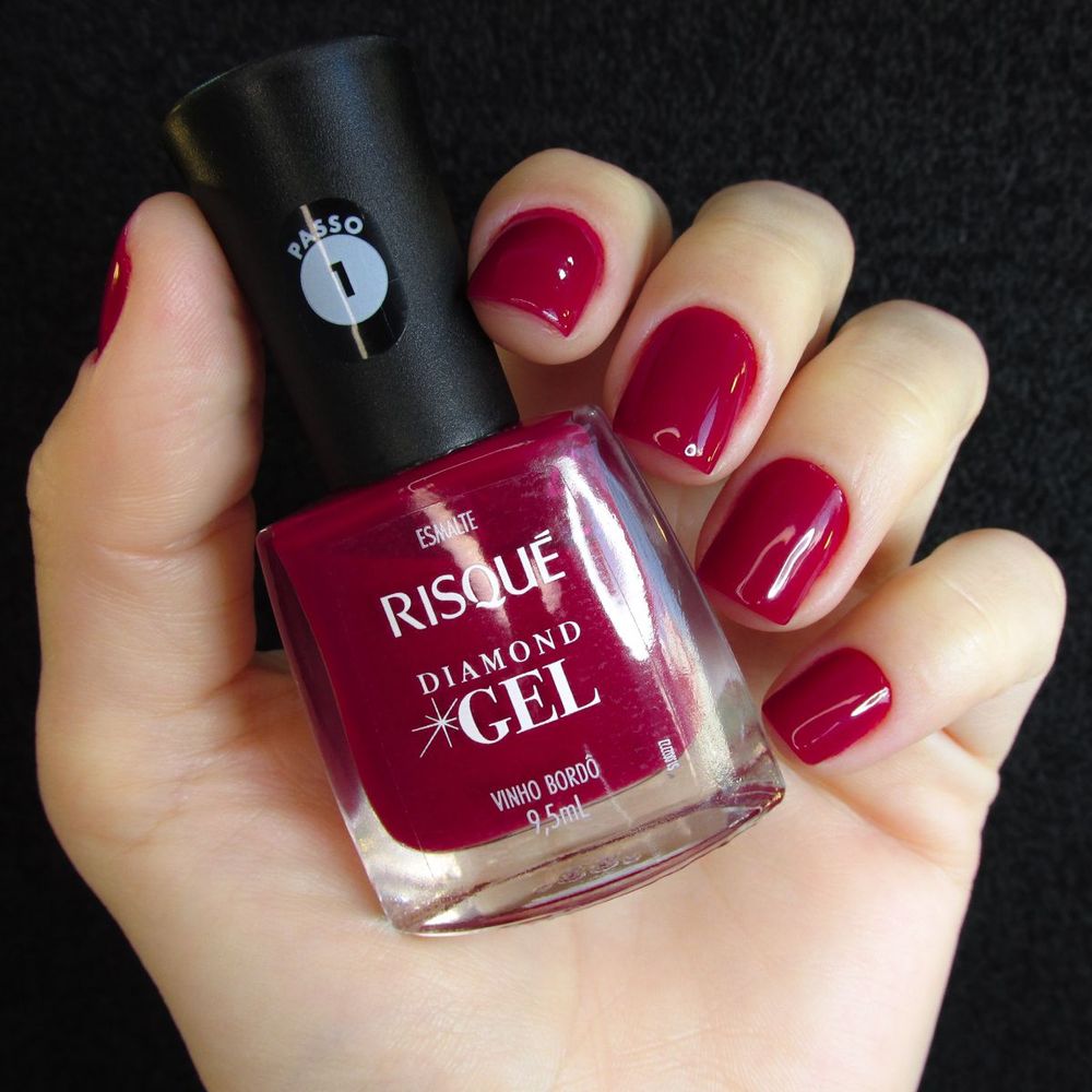 Esmalte Vinho Cremoso vs. Esmalte Vinho em Gel: Qual o Melhor para Você?