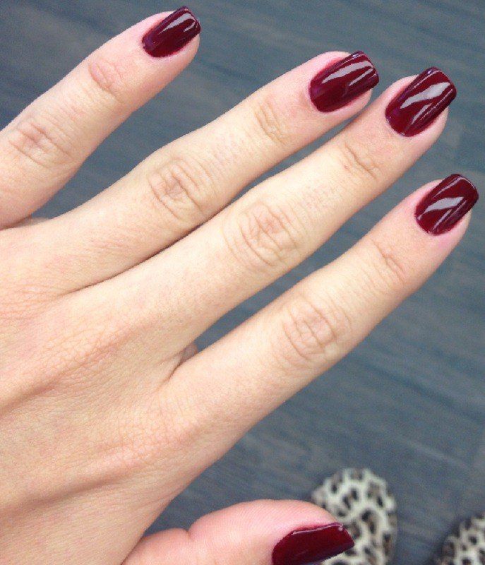 Dicas para Fazer o Esmalte Vinho Durar Mais nas Unhas