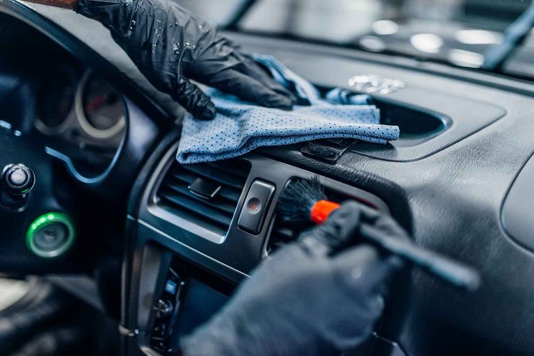 como fazer higienização interna de carro com extratora