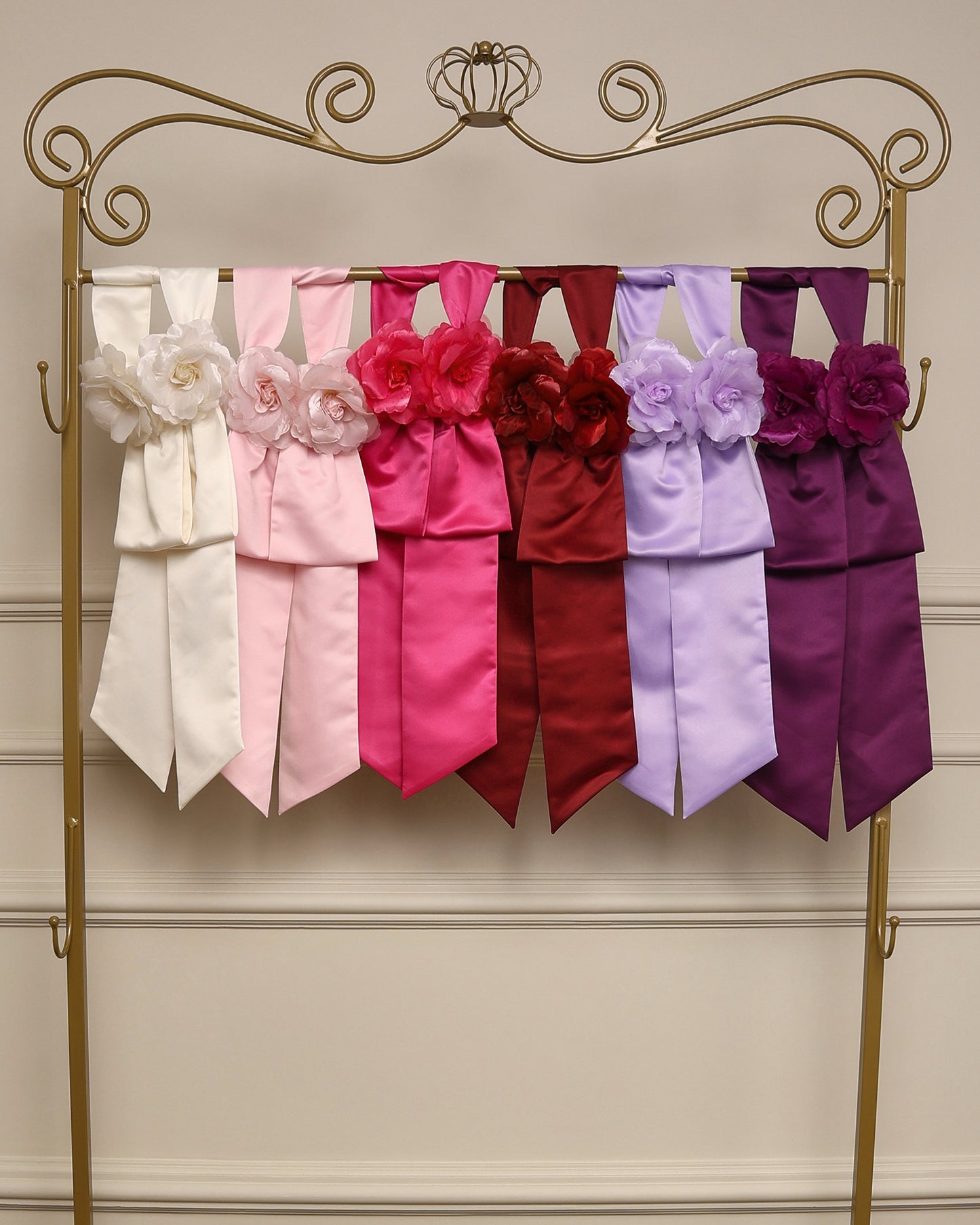 Tendências de cintos e faixas para vestidos em 2025