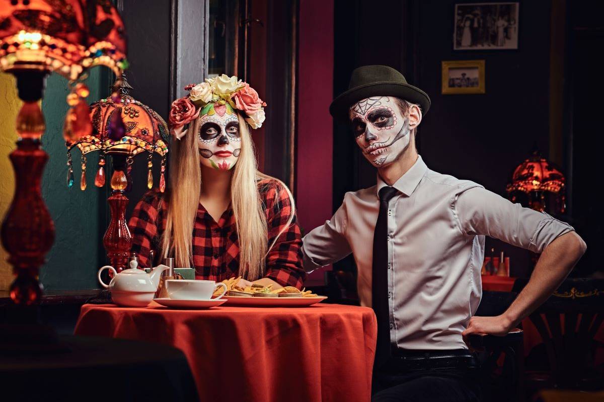 Como fazer fantasias de Halloween para casais gastando pouco