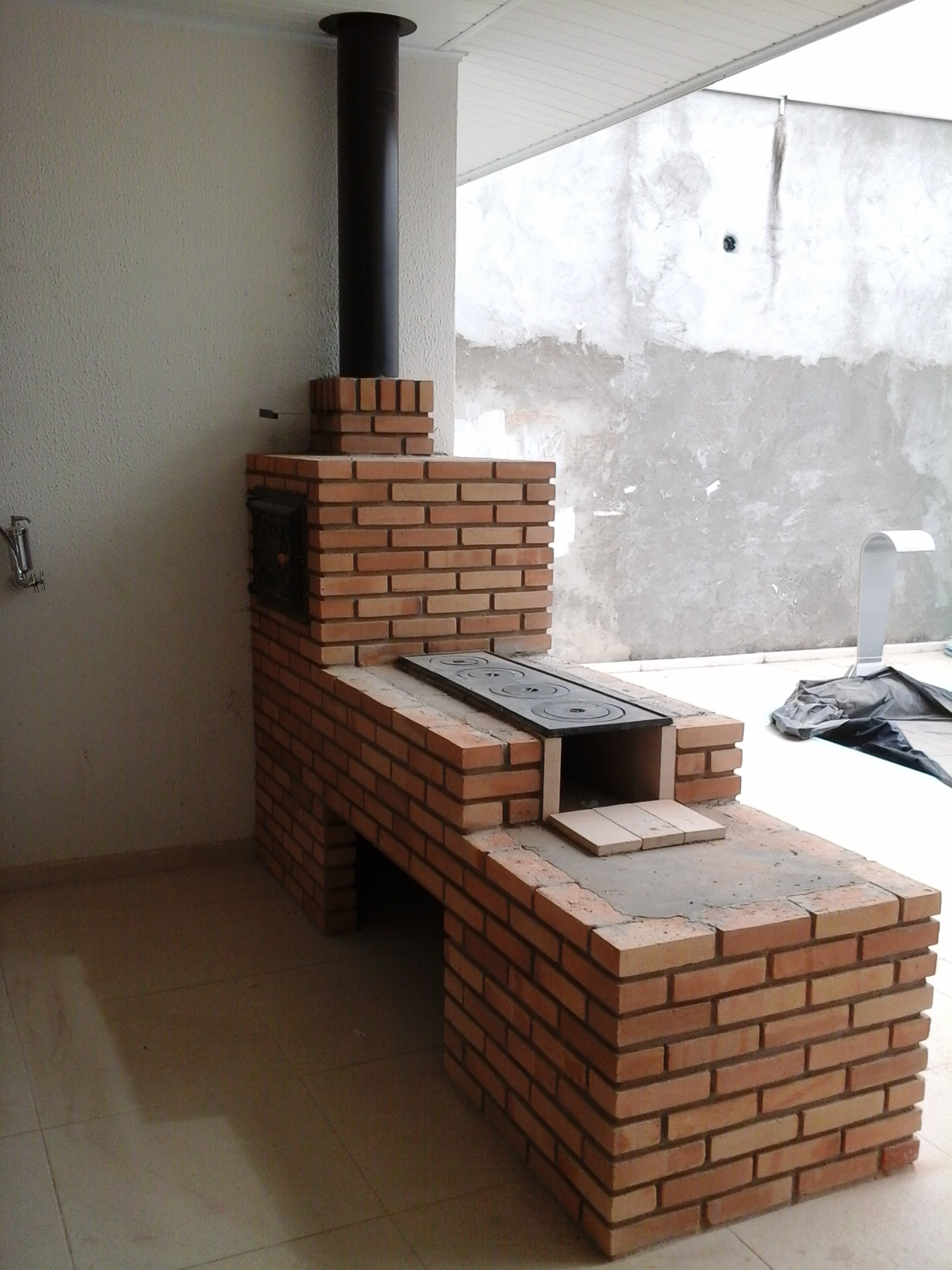 Fogão a Lenha Moderno vs. Tradicional: Qual o Ideal para Sua Casa?