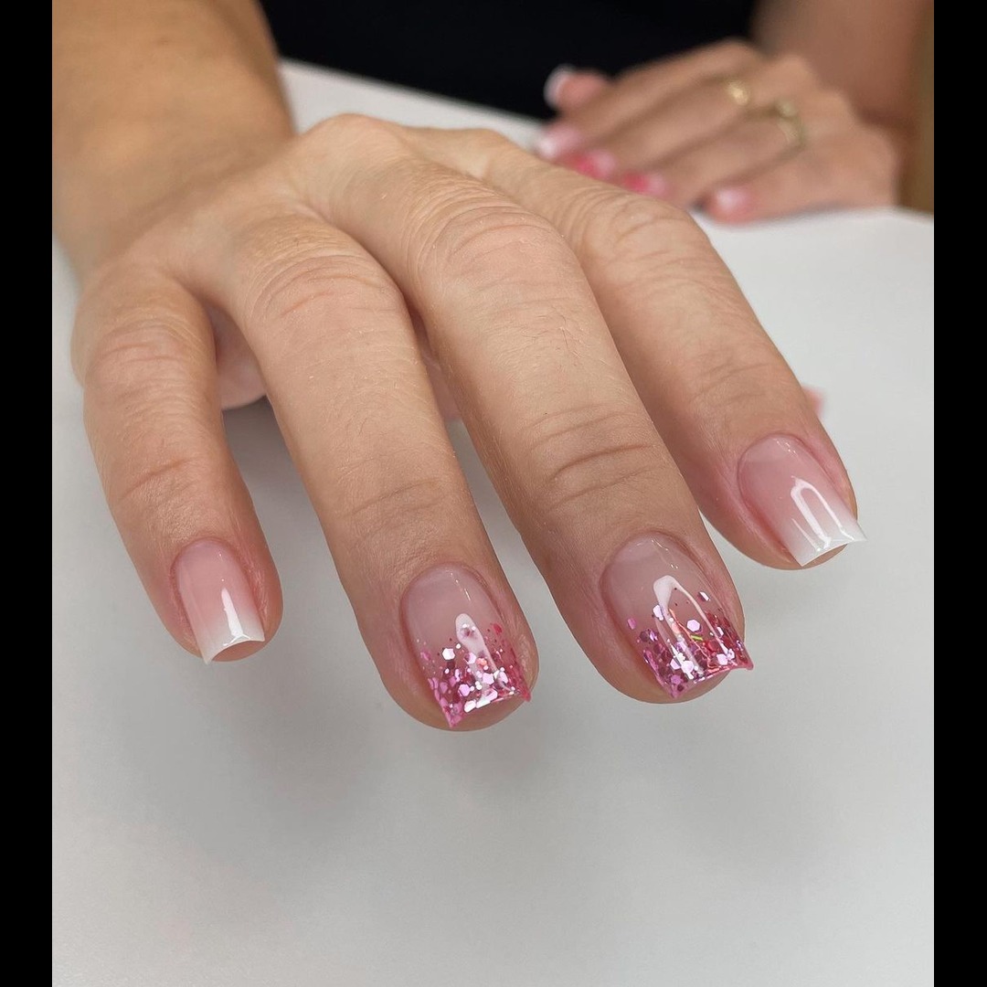 Unhas em gel minimalistas: elegância e sofisticação para o dia a dia