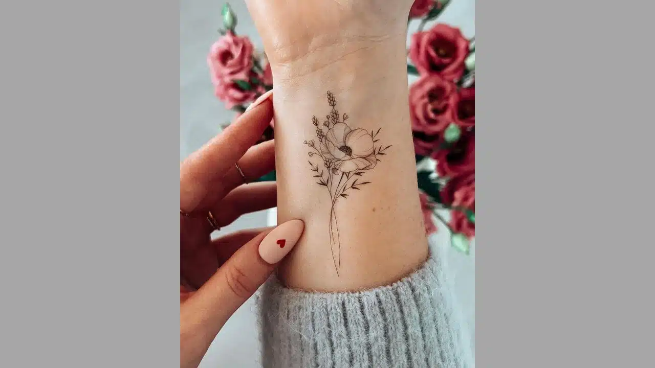 ideias de tatuagem feminina delicada para 2024