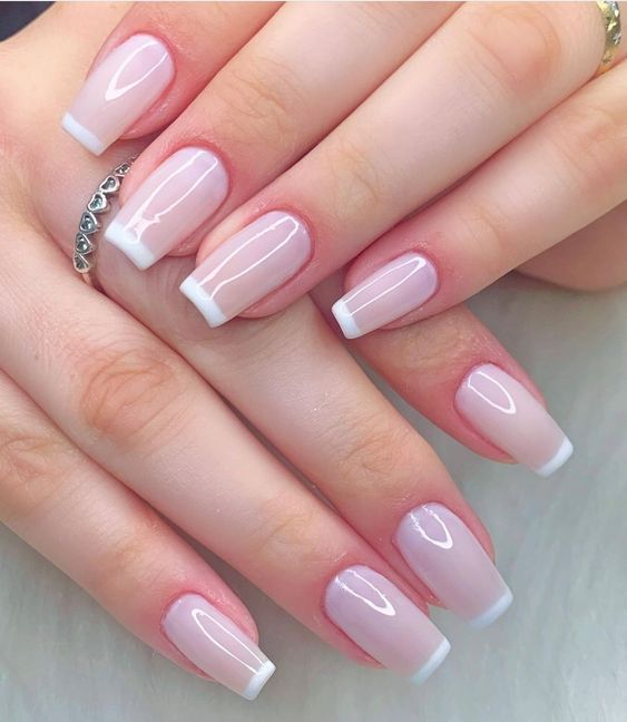 Micro Francesinha e Aura Nails: Detalhes que Fazem a Diferença no Minimalismo