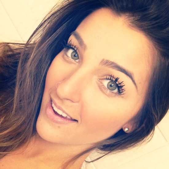 como criar um perfil fake feminino