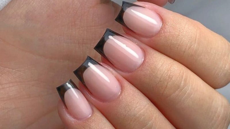 Top 10 Inspirações de Francesinha Preta com Glitter e Detalhes