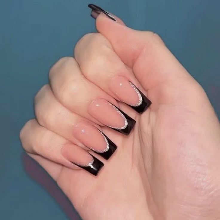 Top 10 Inspirações de Francesinha Preta com Glitter e Detalhes