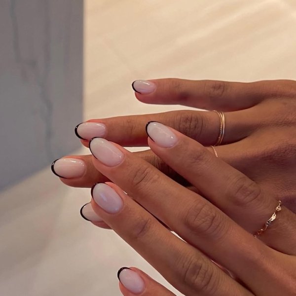 Top 10 Inspirações de Francesinha Preta com Glitter e Detalhes