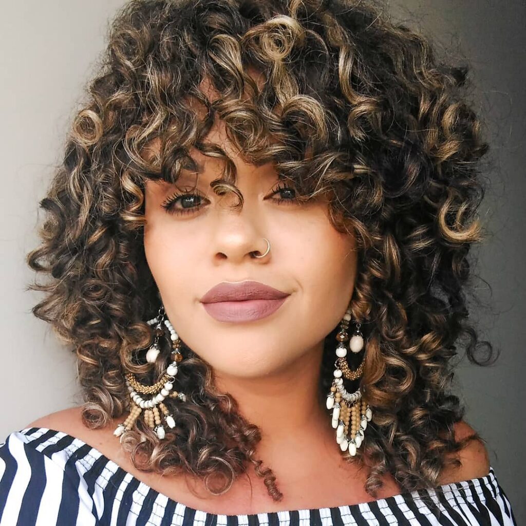 franjão lateral cabelo cacheado