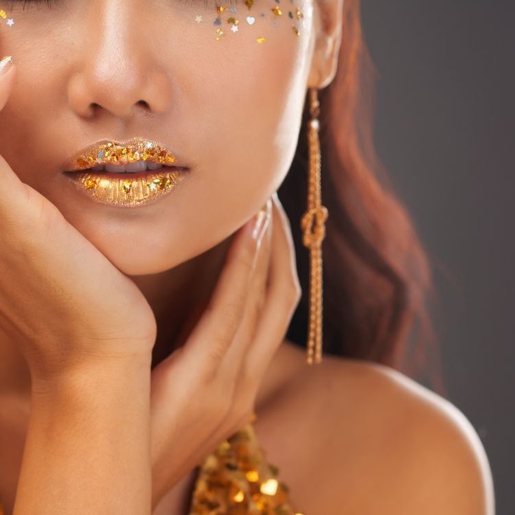 Gloss com Glitter Holográfico vs. 3D: Qual Escolher para Lábios Volumosos?