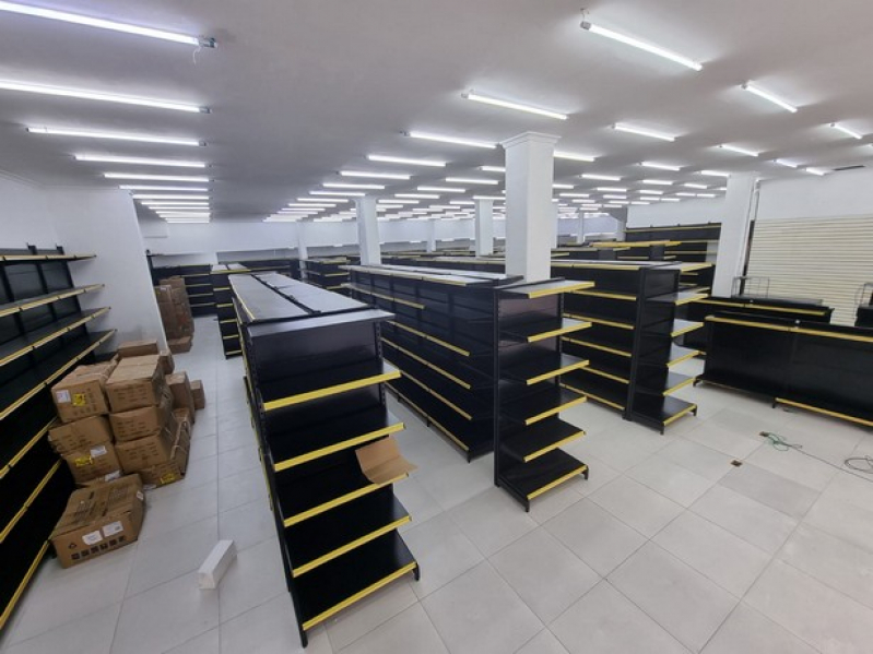 gôndola de madeira vs gôndola de metal qual a melhor