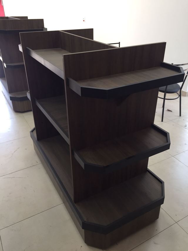 preço de gôndola de madeira para loja de roupas