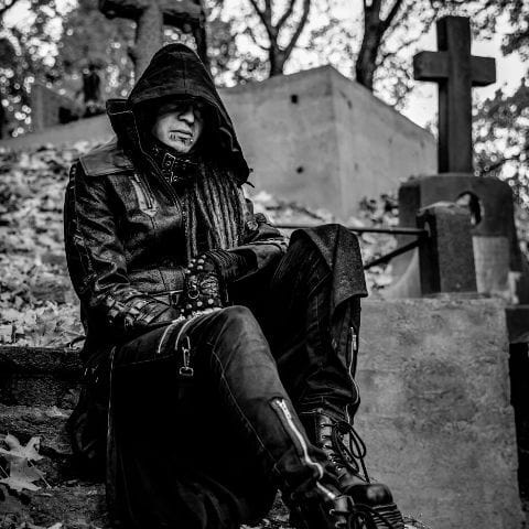 Gótico Suave no Trabalho: Como Adaptar o Estilo para Ambientes Profissionais