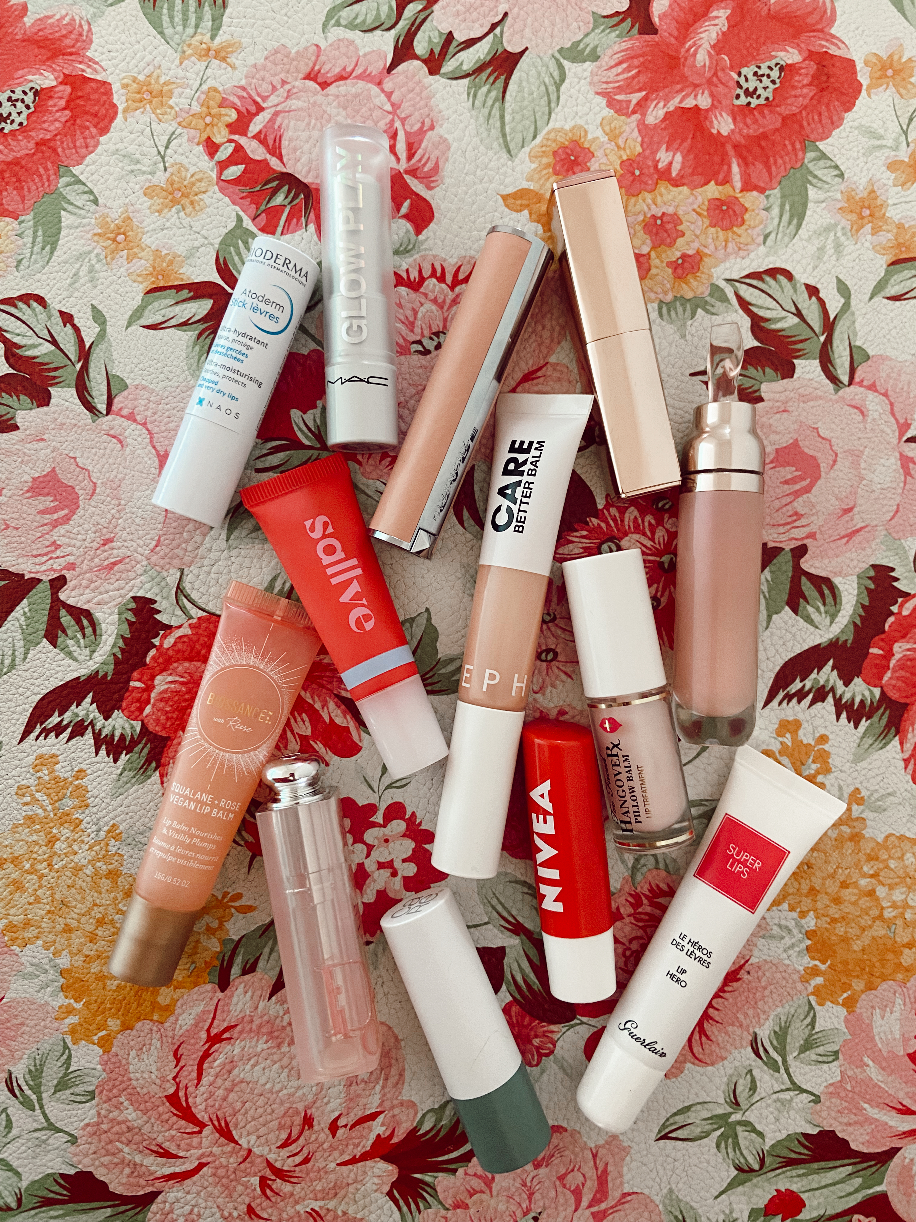 5 ideias de títulos:
1. Os Melhores Reparadores Labiais para Lábios Hidratados e Saudáveis
2. Cicaplast vs. Aquaphor: Qual o Melhor Reparador Labial para Você?
3. Rotina Noturna de Cuidados com os Lábios: Máscaras e Bálsamos
4. Como Tratar Lábios Rachados e Ressecados: Guia Completo
5. Ingredientes Essenciais em Reparadores Labiais: O Que Procurar