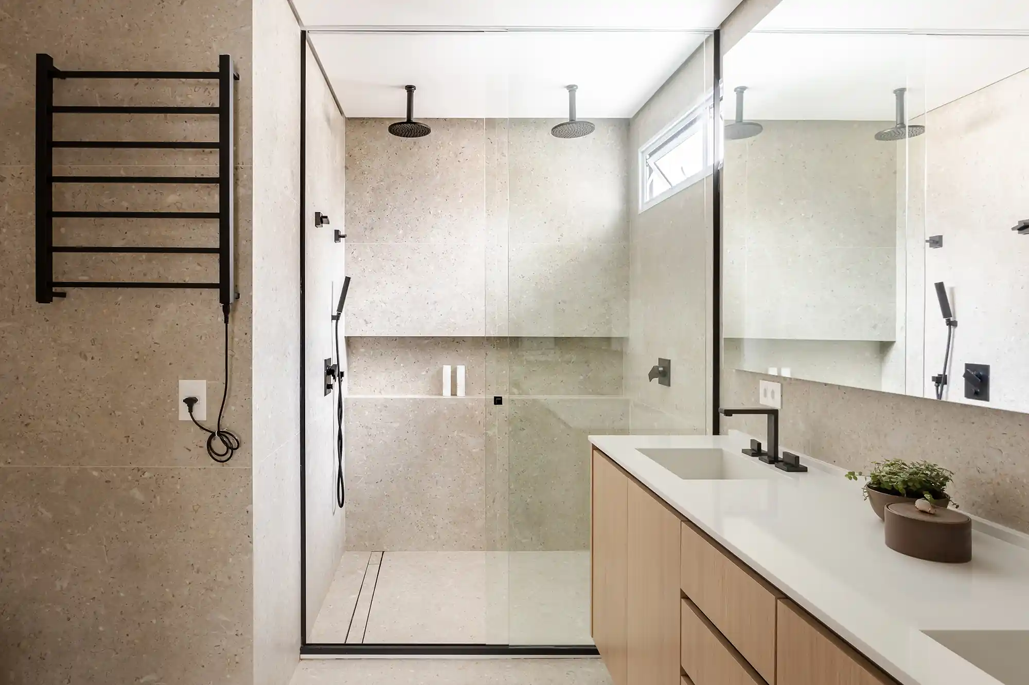 5 ideias de títulos:
1. Box de Banheiro 2026: As Tendências Que Vão Transformar Seu Espaço
2. Minimalismo e Luxo: Como Escolher o Box de Banheiro Ideal
3. Além do Vidro: Alternativas Criativas e Modernas para o Box do Banheiro
4. Cores e Metais: A Nova Era dos Acabamentos para Box de Banheiro
5. Walk-in Shower vs. Box Tradicional: Qual a Melhor Opção para Seu Banheiro?