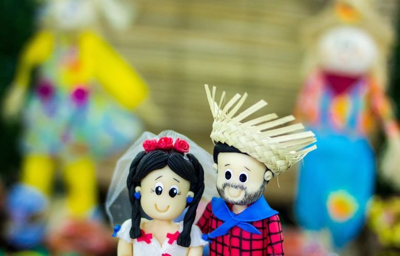 ideias centro de mesa festa junina com chapéu de palha