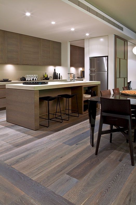 Guia Completo de Materiais para Bancadas de Cozinha Americana: Quartzo vs. Granito