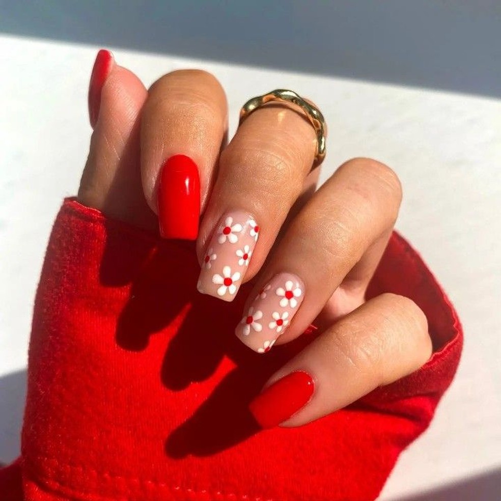 ideias de unhas vermelhas decoradas simples