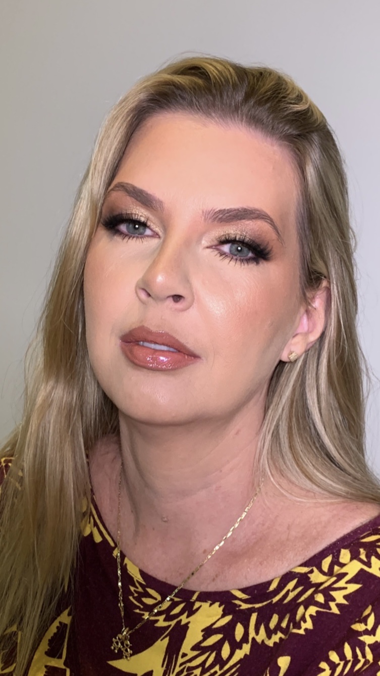 5 ideias de títulos:
1. Maquiagem para Pele Madura: O Guia Completo para um Look Radiante
2. Segredos da Maquiagem em Pele Madura: Dicas e Produtos Essenciais
3. Como Realçar a Beleza Natural na Pele Madura com Maquiagem
4. Maquiagem para Pele Madura: Técnicas para Evitar o Efeito Craquelado
5. Os Melhores Produtos e Estilos de Maquiagem para Pele Madura