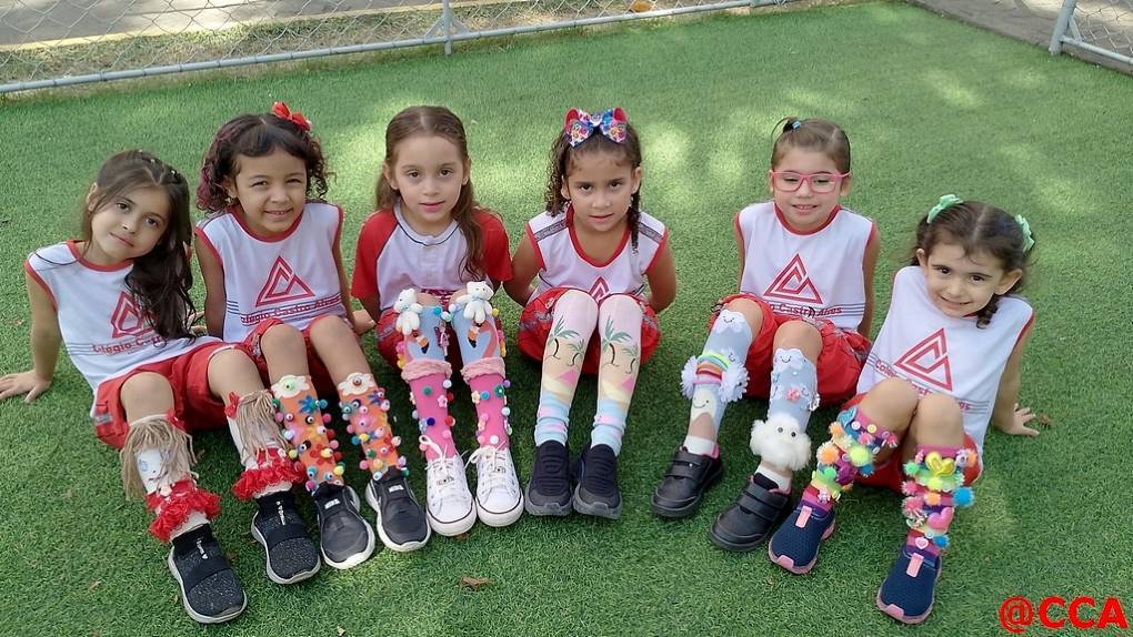 meia maluca com pompons