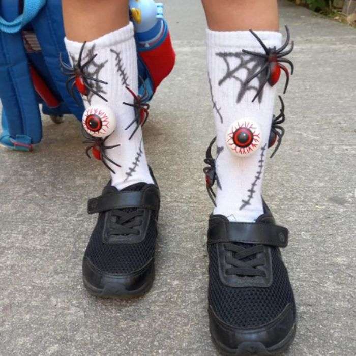 meia maluca com tema de monstros