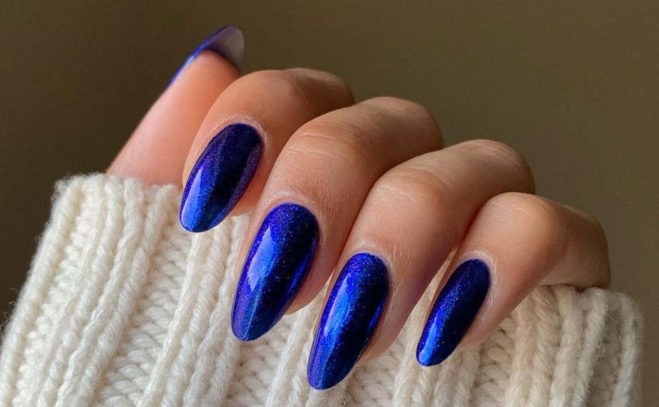 unha em gel azul para o dia a dia