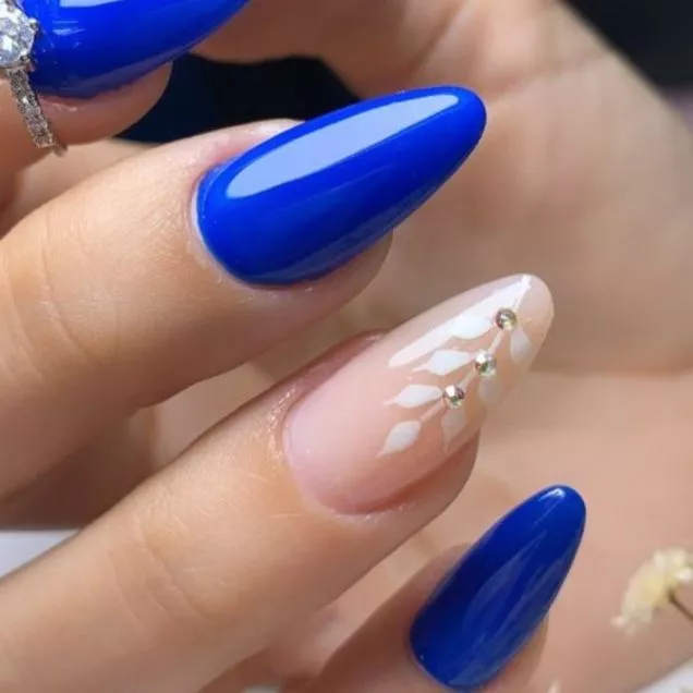 unha em gel azul royal