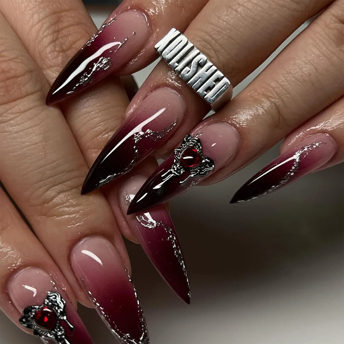 Unhas Louboutin: O Guia Completo para um Visual Sofisticado