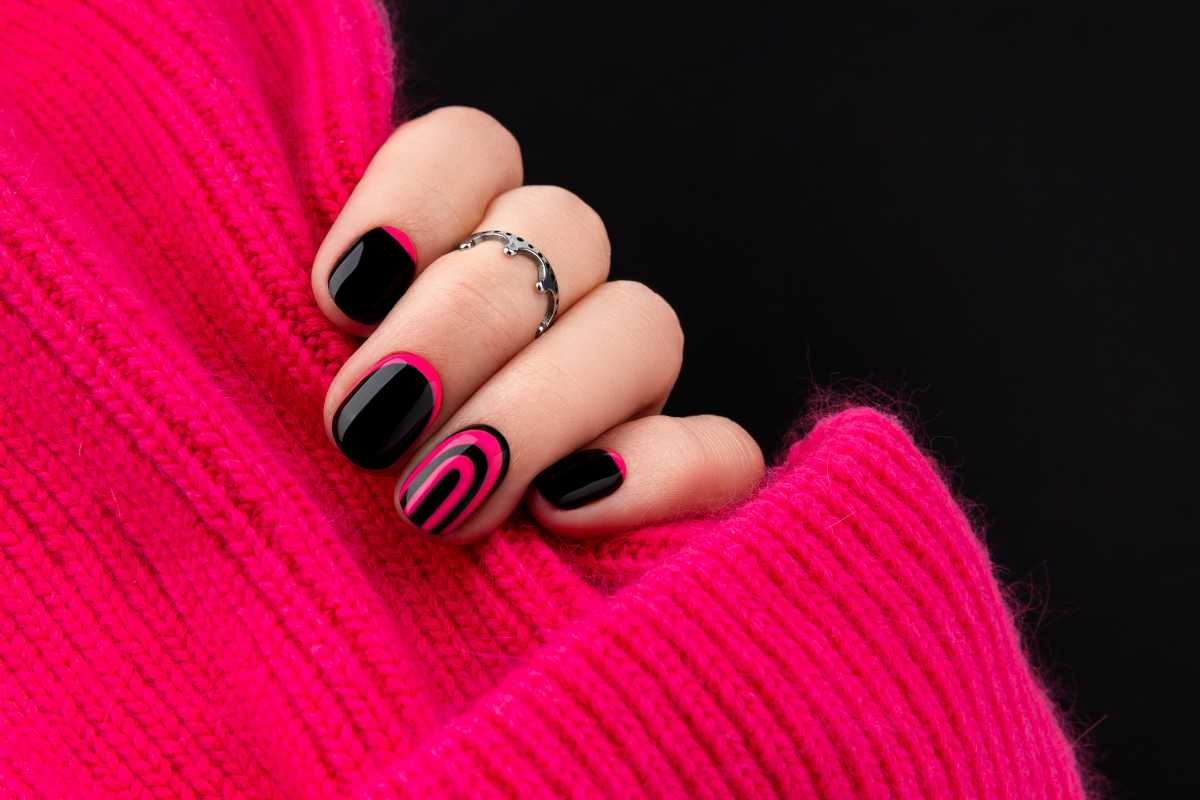 Significado das Cores: O que Suas Unhas Preto e Vermelho Transmitem?