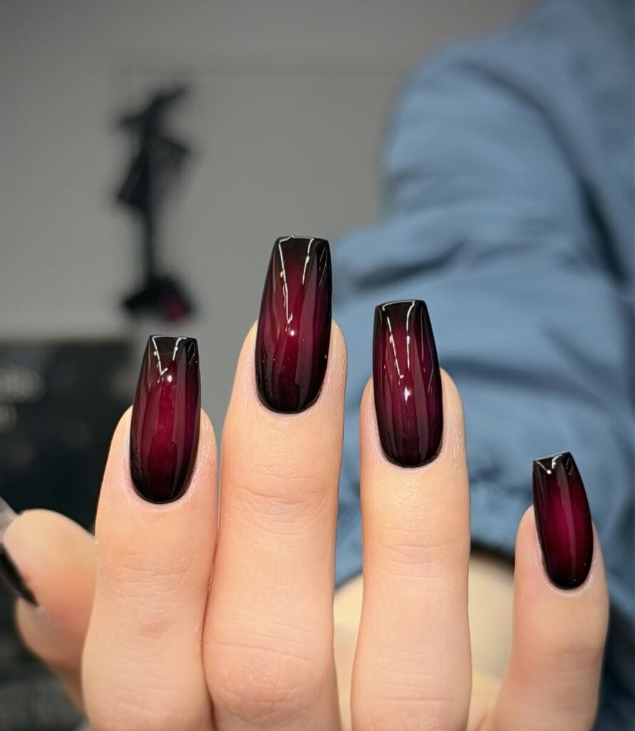 Tendências de Esmaltes 2026: Vinho e Vermelho em Destaque