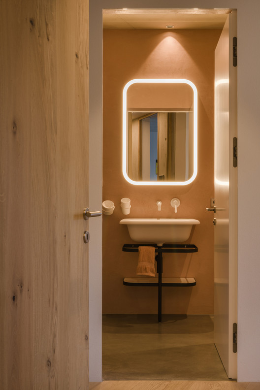 arandelas vs fitas de led para bancada de banheiro