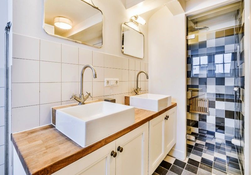 arandelas vs fitas de led para bancada de banheiro