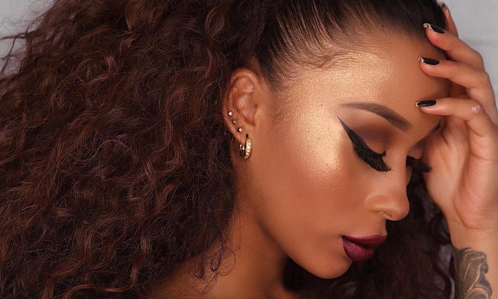 Guia Completo: Como Escolher o Iluminador Perfeito para o seu Subtom de Pele Negra