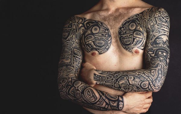 A Profundidade da Geometria Sagrada e Pontilhismo em Tatuagens