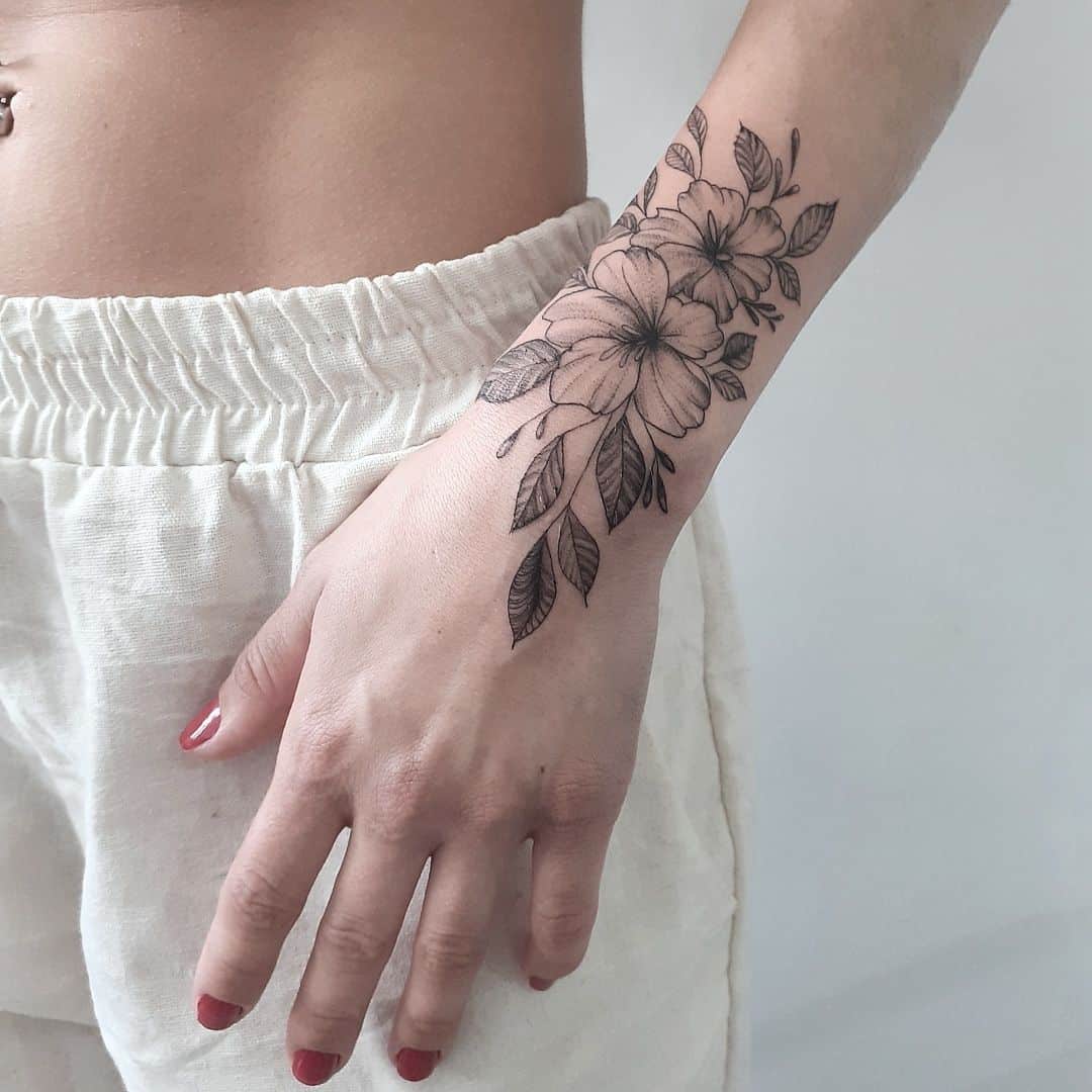 Tatuagem Aquarela: Cores e Fluidez na Pele
