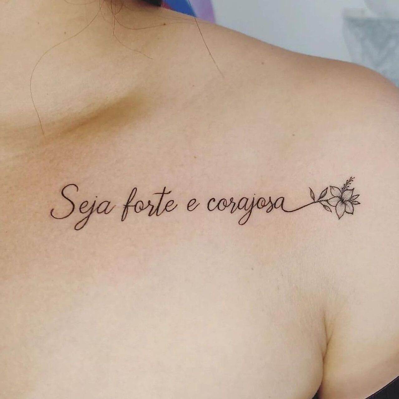tatuagem feminina fine line vs aquarela qual escolher