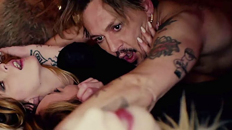 Kate Moss e Johnny Depp: Reflexões sobre Nudez e Vulnerabilidade