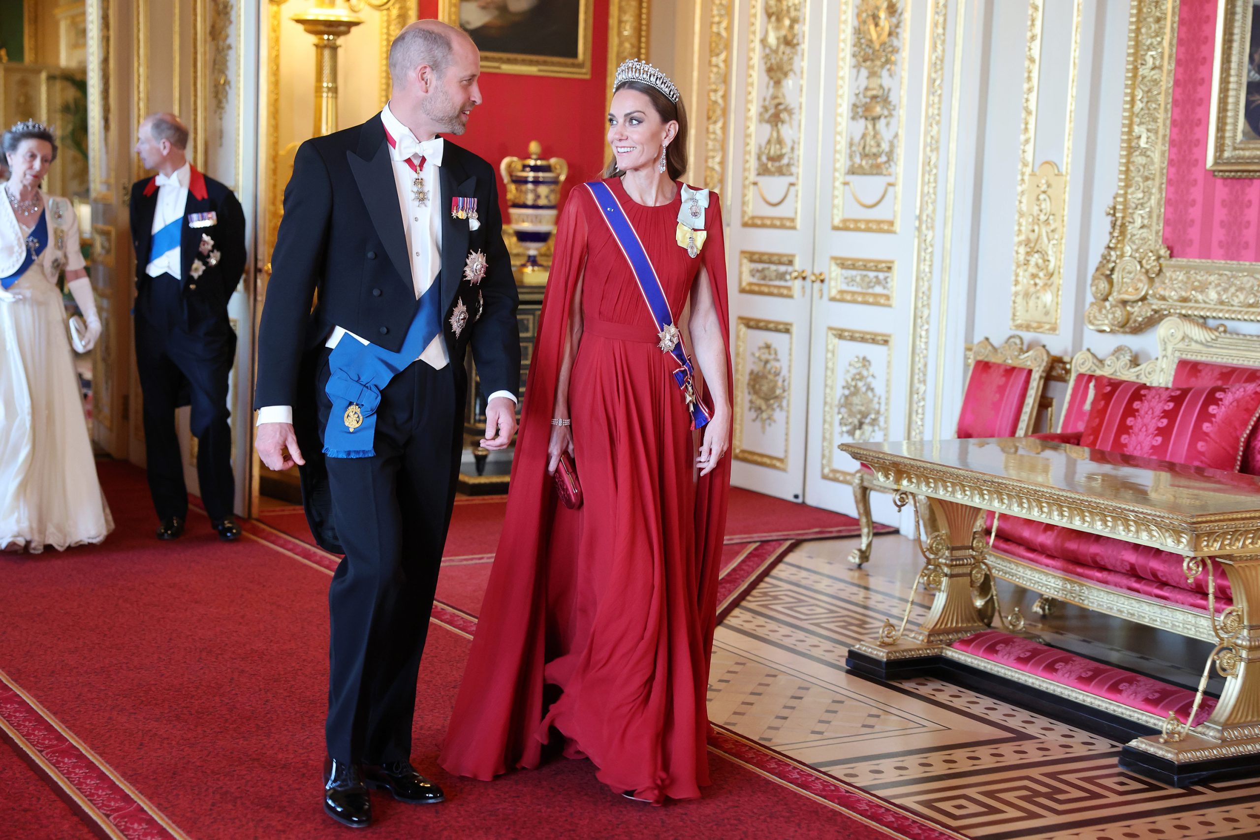 vestido vermelho kate middleton vs princesa diana