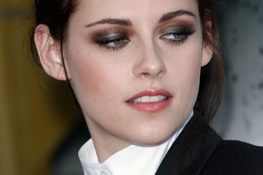 Por Dentro da Maquiagem Chanel de Kristen Stewart: Produtos Essenciais