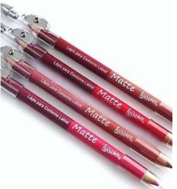 lápis de boca marrom