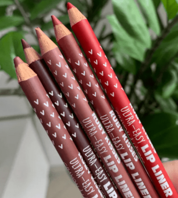 lápis de boca marrom