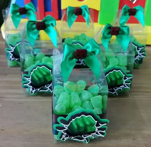 O Que Colocar na Sacolinha Surpresa do Hulk: Doces e Brinquedos