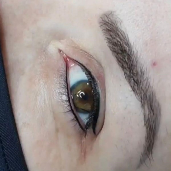 Guia Completo: Como Escolher o Demaquilante Ideal para Seus Olhos