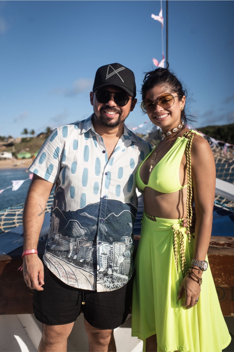 5 Dicas de Moda para Passeio de Barco
Como Montar o Look Perfeito para um Dia no Mar
Moda Masculina: O Que Vestir em um Passeio de Barco
Acessórios Essenciais para um Passeio de Barco Inesquecível
Looks Femininos para Lancha: Elegância e Conforto