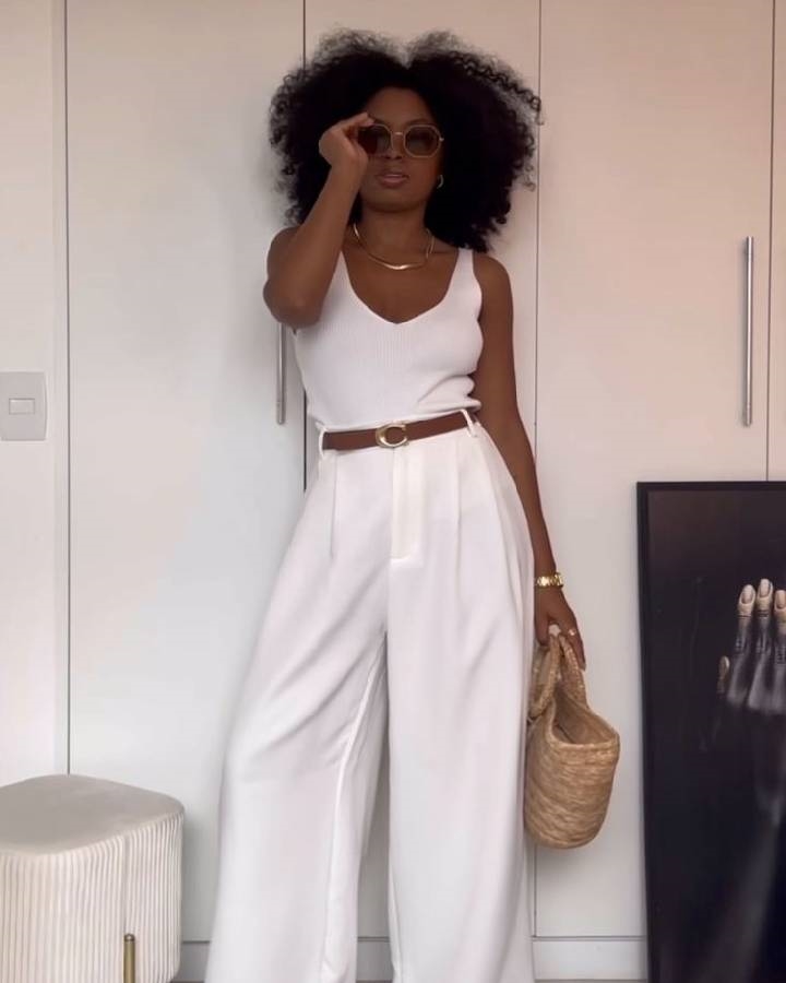 Estilo Futurista: Explorando Texturas Metalizadas e Utilitárias